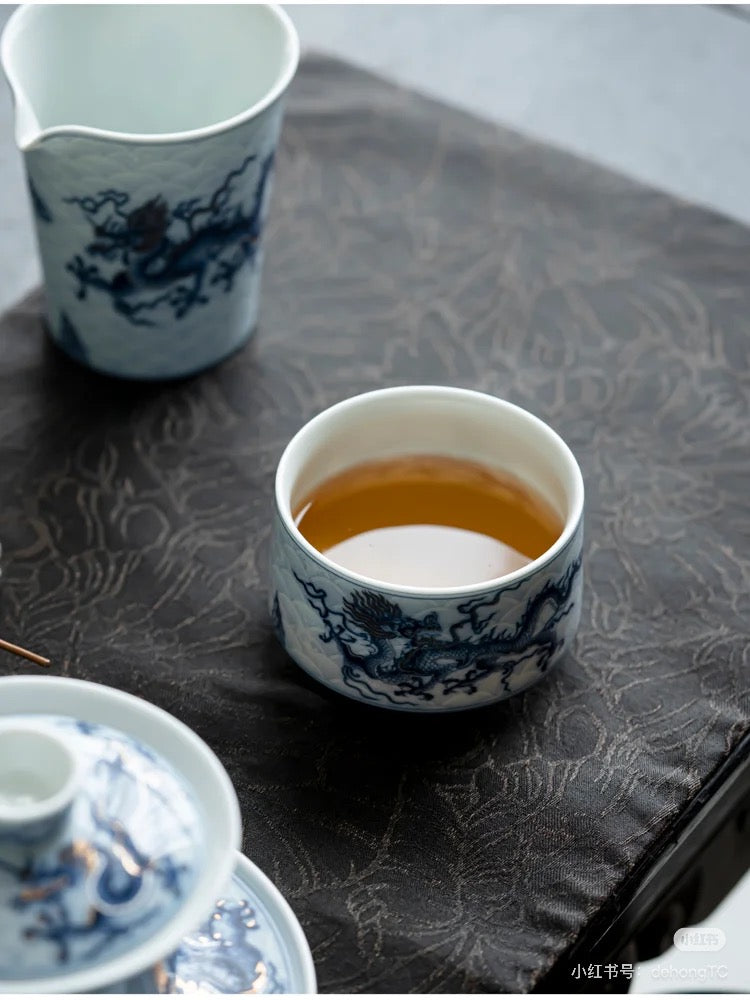 M015. Gorgeous golden line dragon teacup