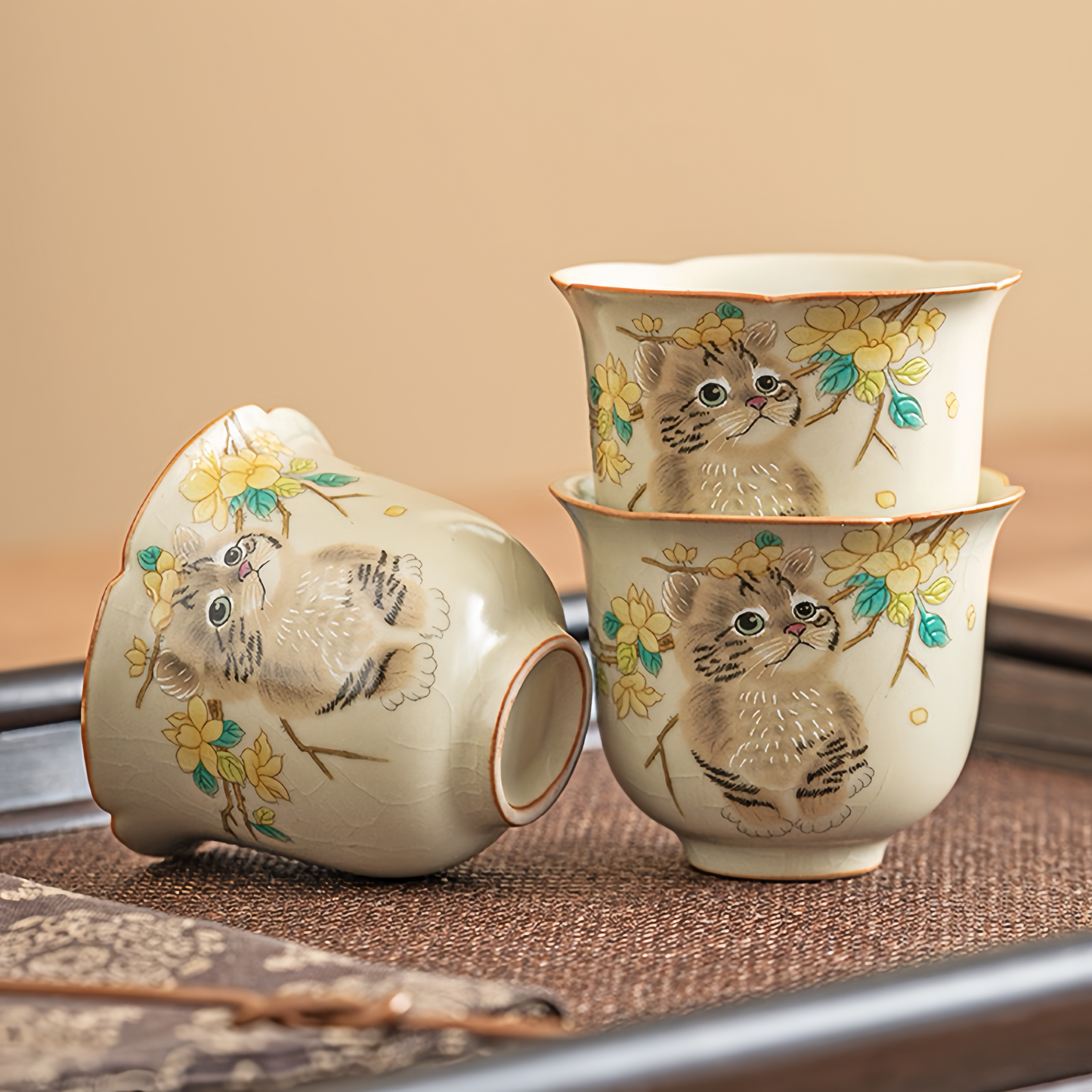 M004. Floral Shape Kitty Cat Teacup（without gift box)